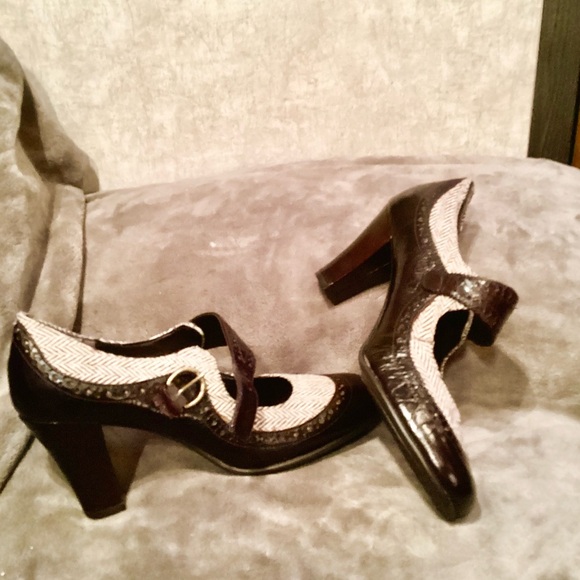 Aersoles Roleplay Women's Brown Herringbone Block Heels Size: 8.5 - Picture 8 of 10